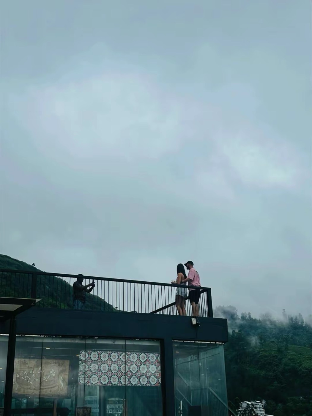 A quiet terrace in the clouds